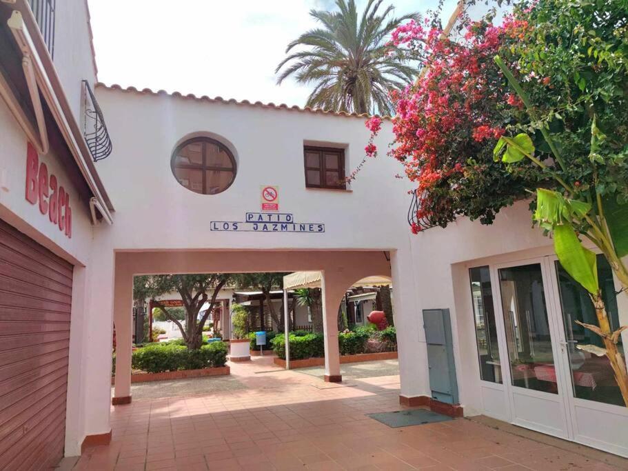 M&G Cozy Studio Apartment -Beachfront,Wifi,Aircon,Fullyequipped La Manga del Mar Menor Luaran gambar