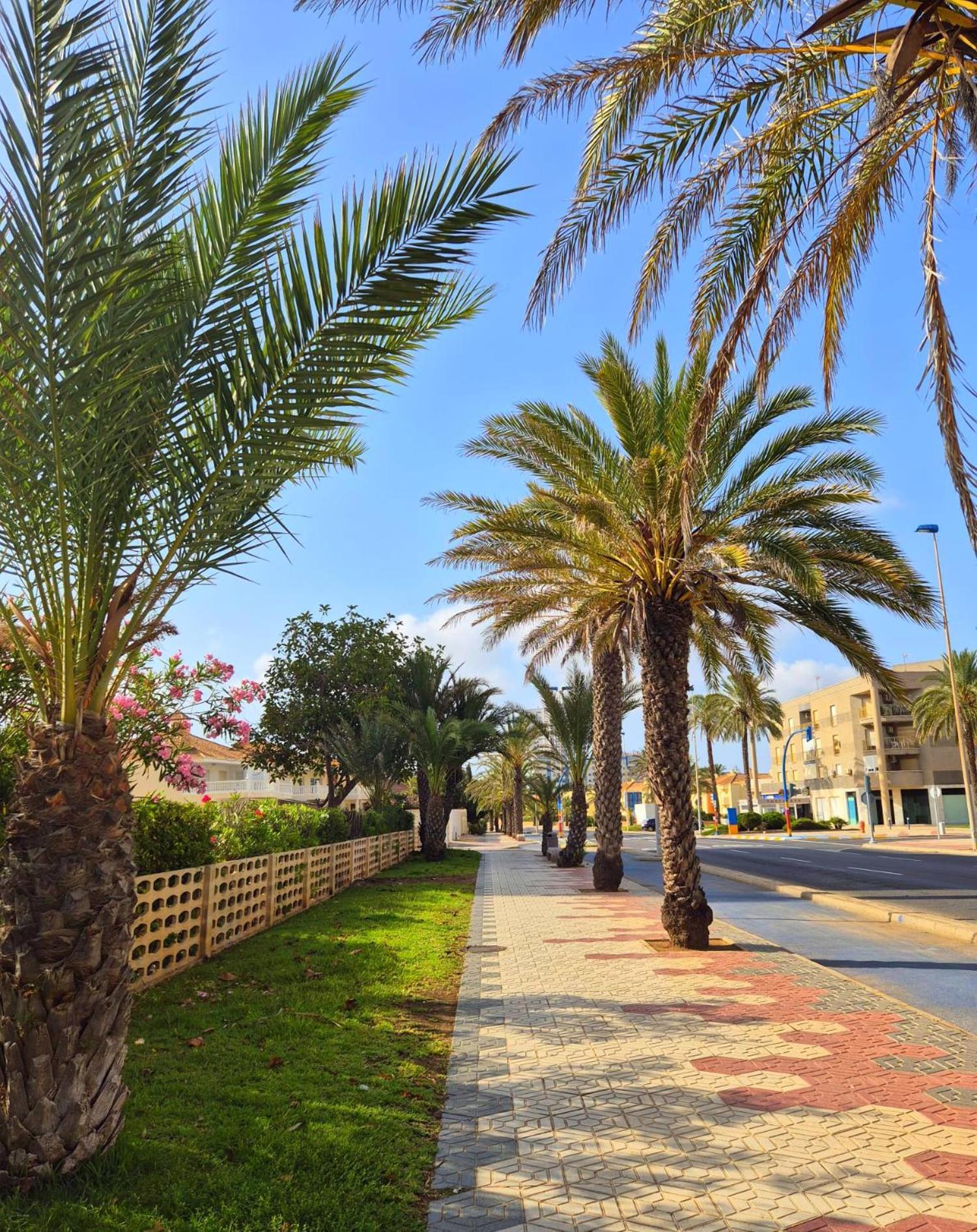 M&G Cozy Studio Apartment -Beachfront,Wifi,Aircon,Fullyequipped La Manga del Mar Menor Luaran gambar